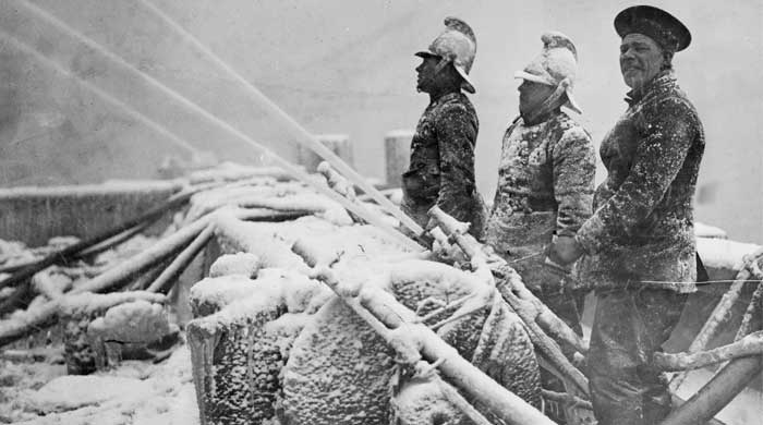 Butlers-wharf-firefighters battling a blaze in the snow