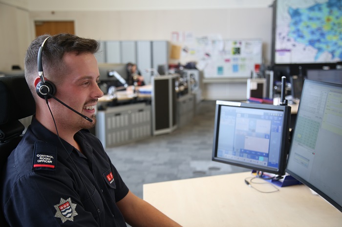 Control officer taking 999 calls